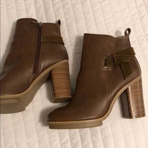 A+ cognac melody boot size 8